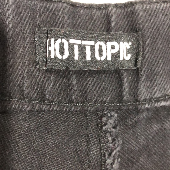 HOT TOPIC | Women’s Black High Waisted Asymmetrical Flap Pockets Shorts size 5 - Picture 7 of 11